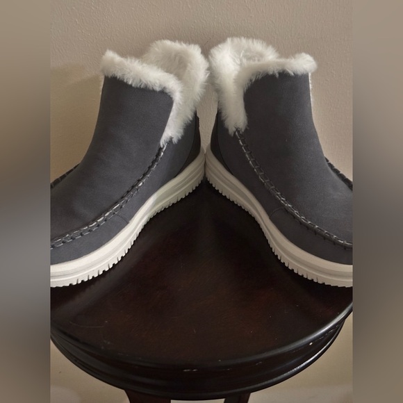 Hey Dude Charcoal and White Faux Fur Lined Slipper - Picture 5 of 8